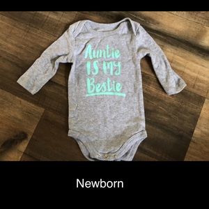 Newborn long sleeve aunt / auntie onesie